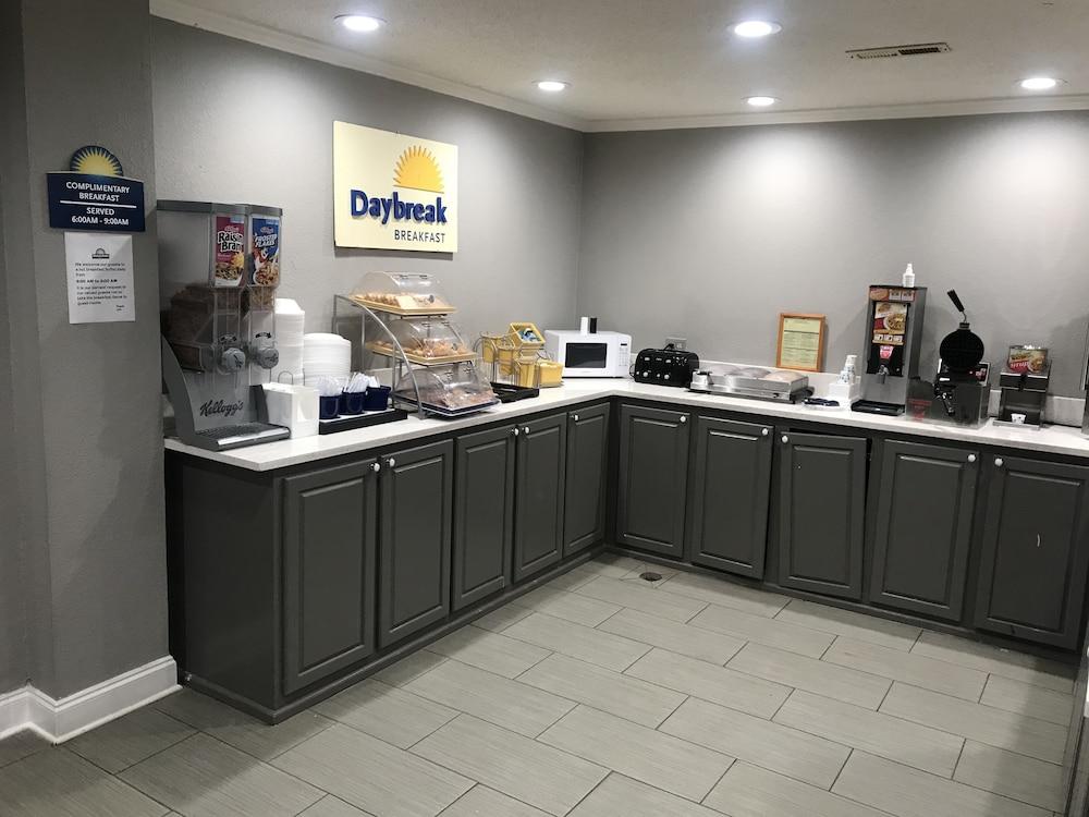 Days Inn & Suites By Wyndham Collierville Germantown Area Екстериор снимка