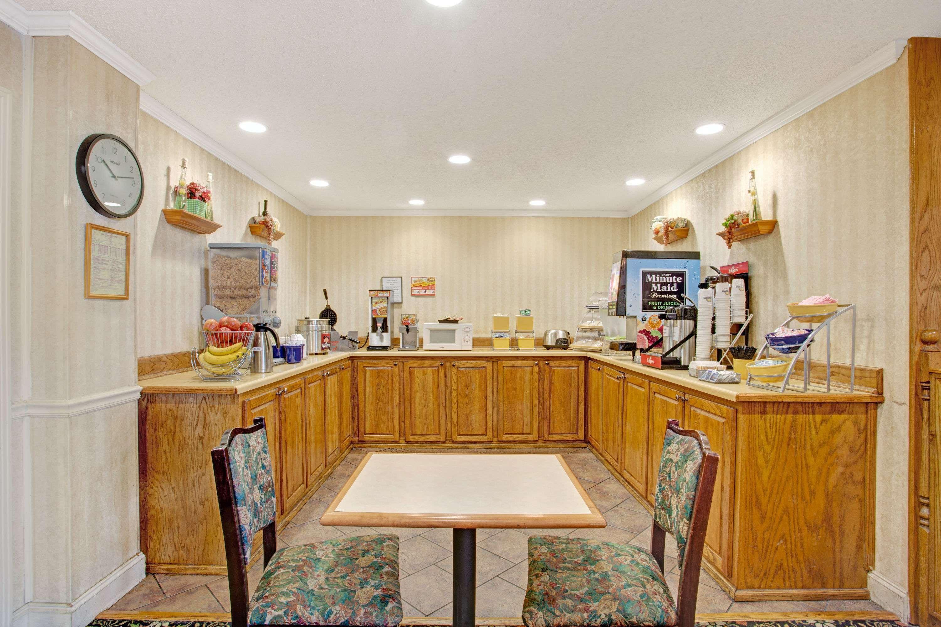 Days Inn & Suites By Wyndham Collierville Germantown Area Екстериор снимка