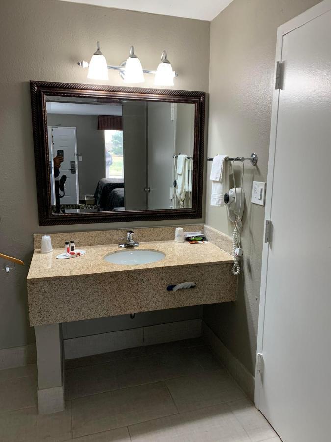 Days Inn & Suites By Wyndham Collierville Germantown Area Екстериор снимка